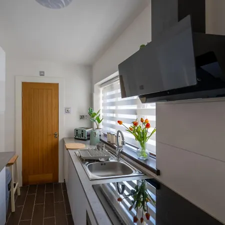 A50 Apartments Stoke - 3 Bedrooms - 3 Bathrooms Incl 2 Ensuites House Exterior photo