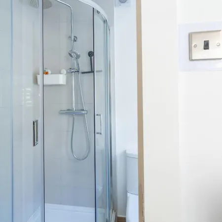 A50 Apartments Stoke - 3 Bedrooms - 3 Bathrooms Incl 2 Ensuites House Exterior photo