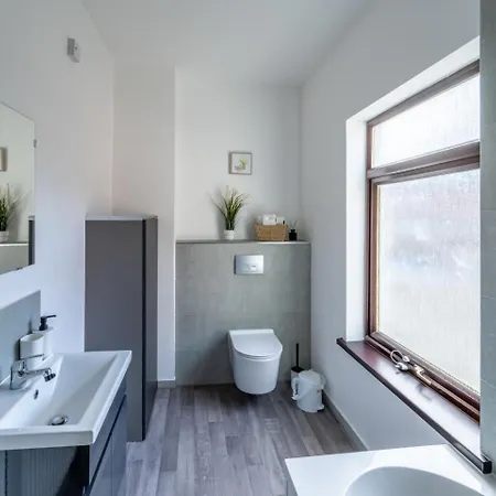 A50 Apartments Stoke - 3 Bedrooms - 3 Bathrooms Incl 2 Ensuites House Exterior photo
