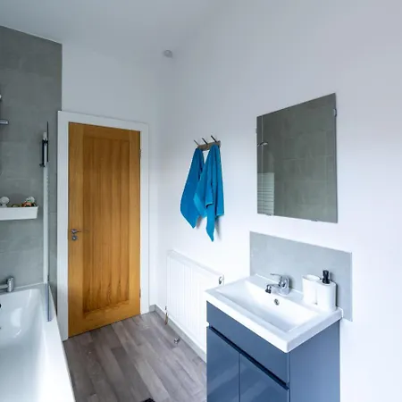 A50 Apartments Stoke - 3 Bedrooms - 3 Bathrooms Incl 2 Ensuites House Exterior photo