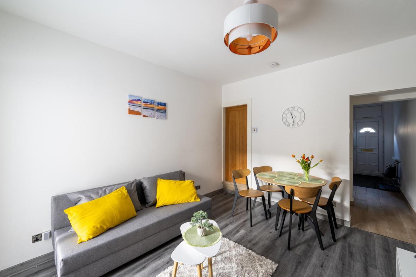 A50 - 3 Bedrooms - 3 Bathrooms Incl 2 Ensuites House