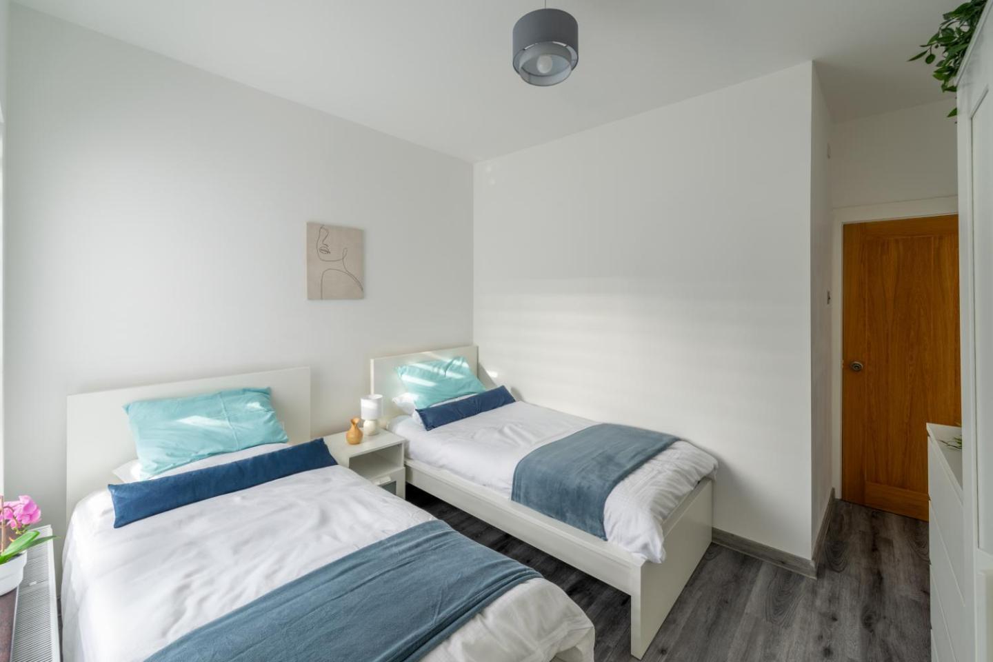 A50 - 3 Bedrooms - 3 Bathrooms Incl 2 Ensuites House *