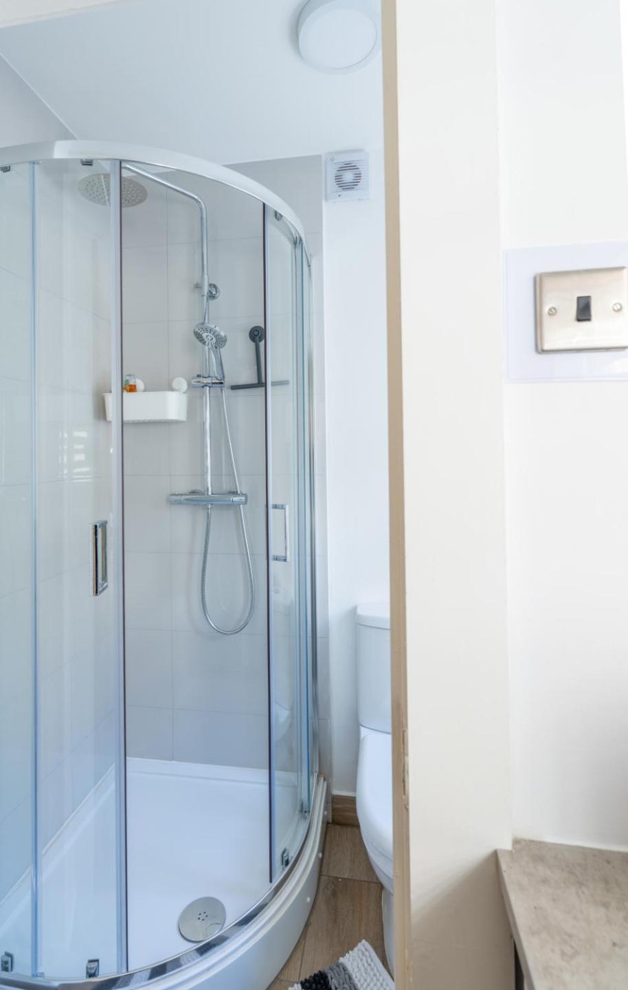 A50 - 3 Bedrooms - 3 Bathrooms Incl 2 Ensuites House