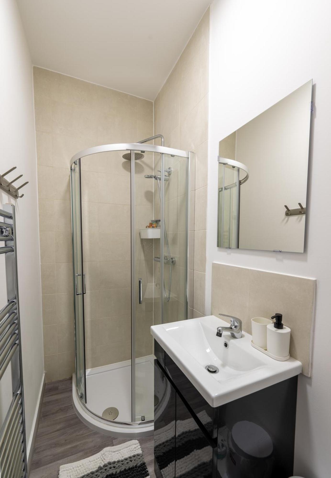 Apartment A50 - 3 Bedrooms - 3 Bathrooms Incl 2 Ensuites House *