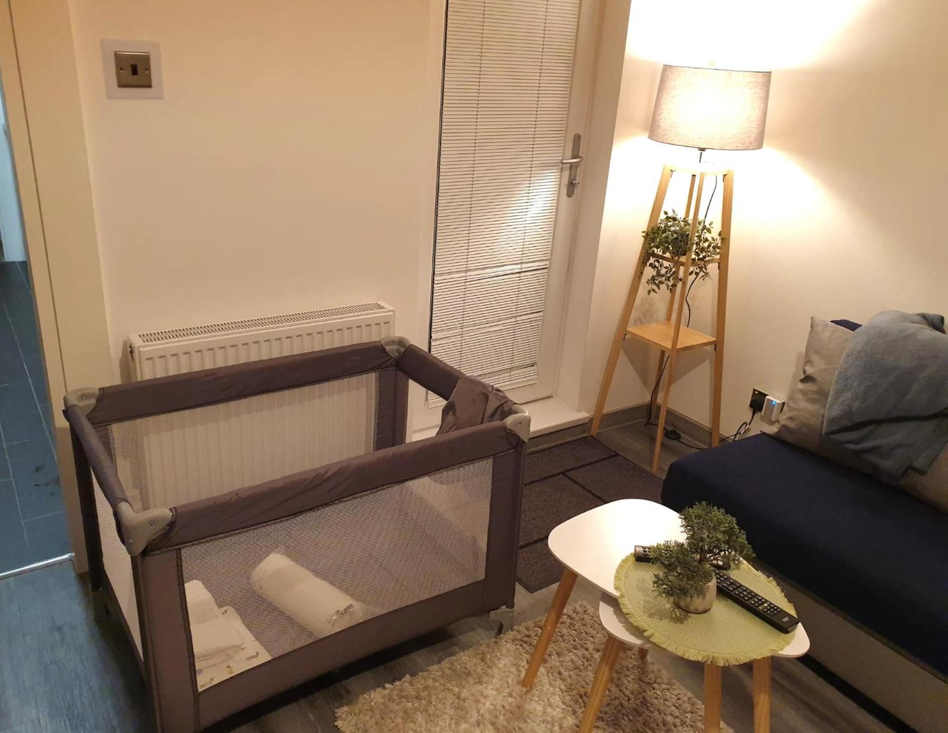 A50 - 3 Bedrooms - 3 Bathrooms Incl 2 Ensuites House Apartment *